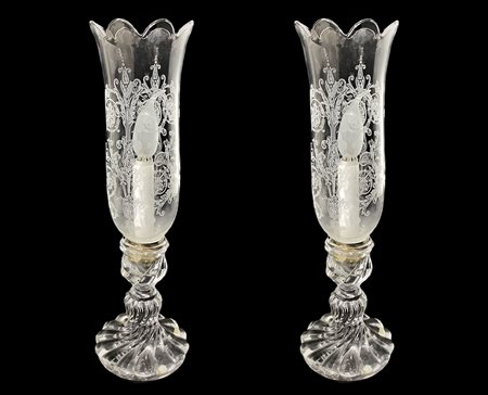 Baccarat - Coppia lumi in cristallo francese con calici cesellati, 20°  secolo