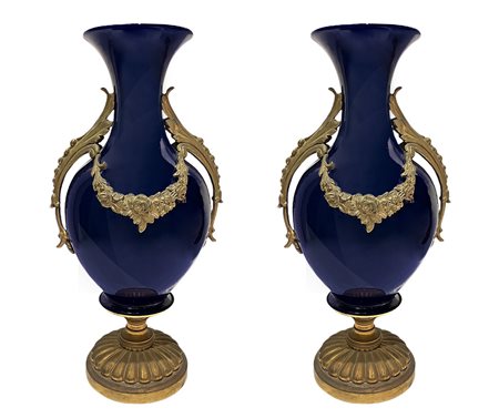 Coppia di vasi in porcellana blu, 20°  secolo
