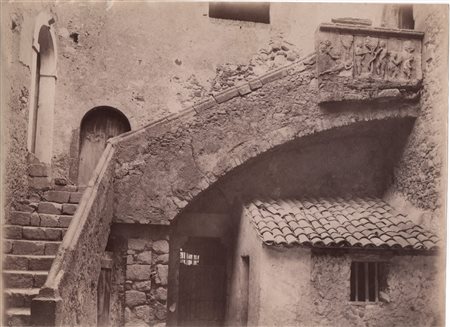 Wilhelm Von Gloeden (Wismar   1856-Taormina  1931)  - Interno di cortile