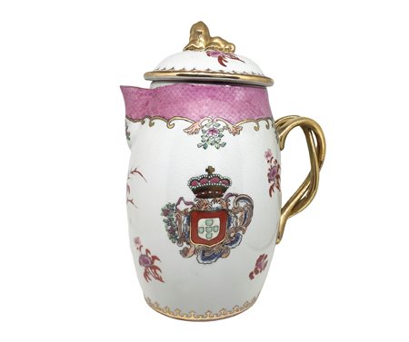 Caffettiera e versatoio con manico dorato in porcellana cinese