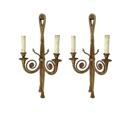 Coppia di applique a due luci in bronzo dorato a forma di nodo