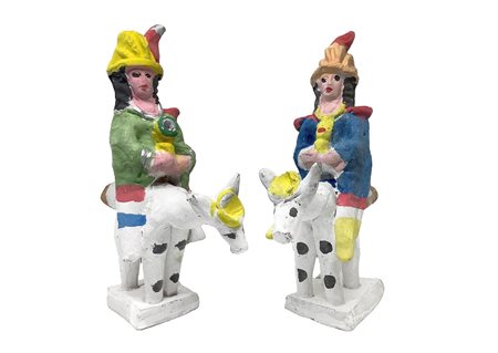 Salvatore Leone - Coppia di fischetti policromi in ceramica di Caltagirone raffiguranti due carabinieri a cavallo