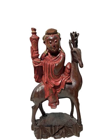 Scultura in legno laccato policromo raffigurante saggio cinese.