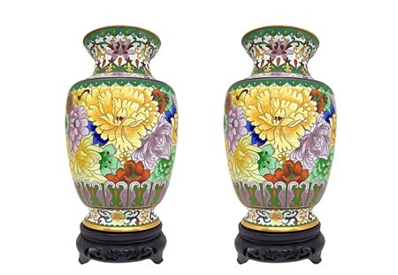 Coppia di vasi con fiori