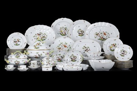 Manifattura di Herend. Servizio da tavola in porcellana decorata in policromia