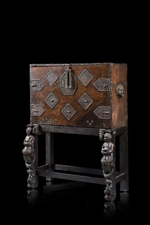 Monetiere "bargueño" in legno con calatoia celante cassettiera architettonica c