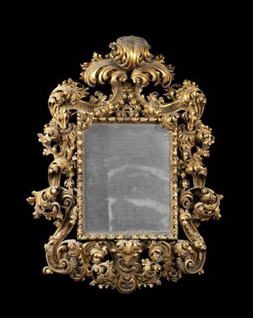 Specchiera in legno intagliato e dorato decorato con cornice interna a boccioli