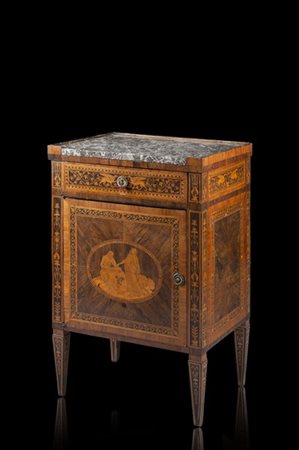 Comoda con anta e cassetto nella fascia lastronata in bois de rose, bois de vio