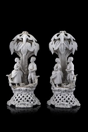 Manifattura veneta "Scena galante in un paesaggio" due gruppi in terraglia smal