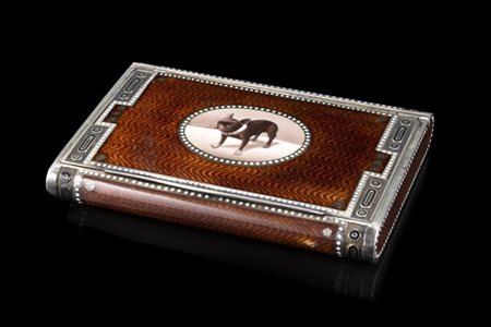 Tabacchiera con interno in vermeille e corpo interamente smaltato marrone con a