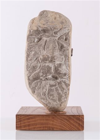 Ilario Rossi (Bologna 1911 - 1994), Scultura in pietra raffigurante “Testa”.Firmata sul lato