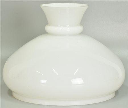 VETRO PER LAMPADA BIANCA h 24 diam 28 Italia, anni '30 Si rilevano tracce di...