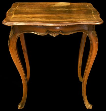 TAVOLINO DA CAFFE' FLORIAN in legno scolpito (attribuito) cm 78x66x45 Lievi...