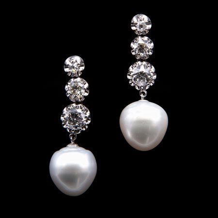 Orecchini in oro bianco, diamanti e  perle australiane