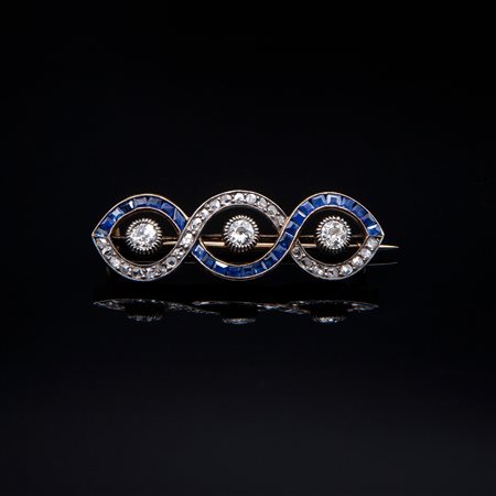 Spilla in oro giallo, argento diamanti e zaffiri