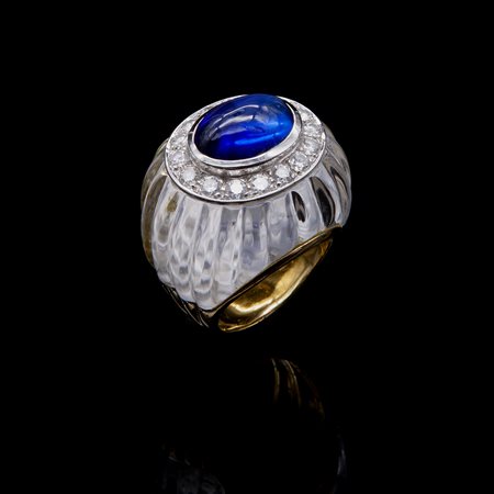 Anello in oro giallo e bianco con cristallo di rocca inciso e tanzanite