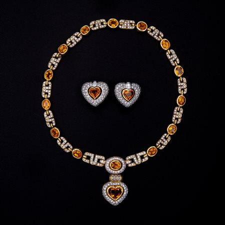 Demi parure collier e orecchini in oro bicolore, zaffiri gialli e diamanti