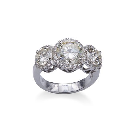 Importante anello Trilogy in oro e diamanti