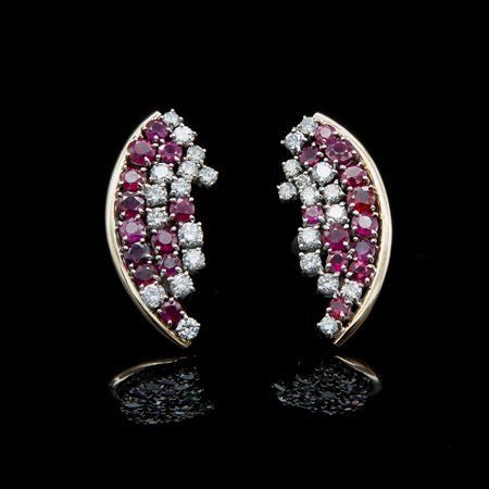 Orecchini in oro, rubini e diamanti
