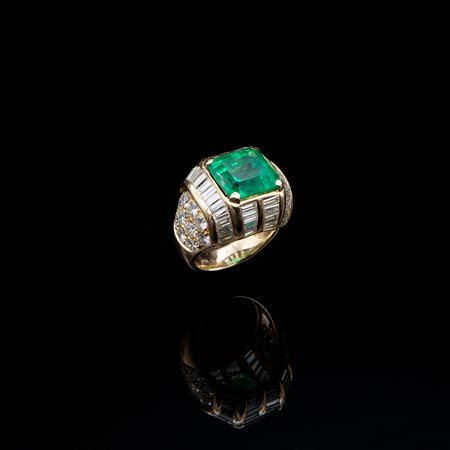 Anello con importante smeraldo colombiano e diamanti