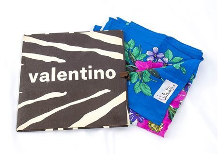 VALENTINO                     FOULARD IN SETA                             anni 80