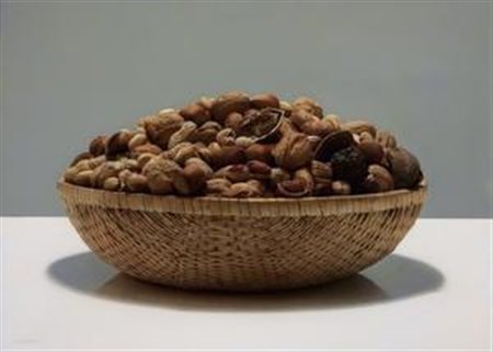 Luciano Ventrone Roma 1942 Un pizzico di follia Olio su tela, cm. 50,3x70...