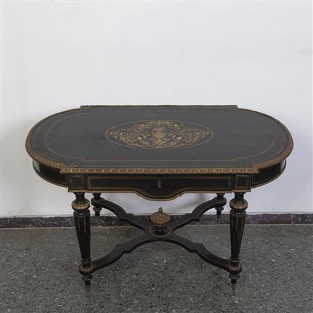 Tavolo scrittoio in legno ebanizzato con applicazioni in bronzo dorato