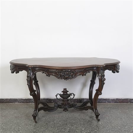 Tavolo a biscotto in noce in stile umbertino