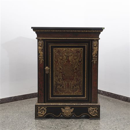 Piccola credenza in stile Boulle in legno ebanizzato