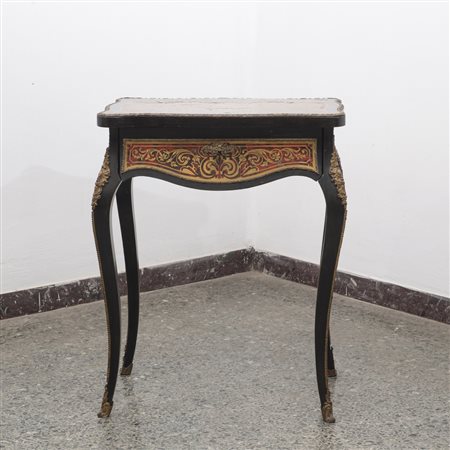 Piccolo tavolo da servizio in stile Boulle