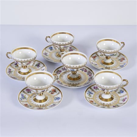 Sei tazze in porcellana bianca con decoro policromo