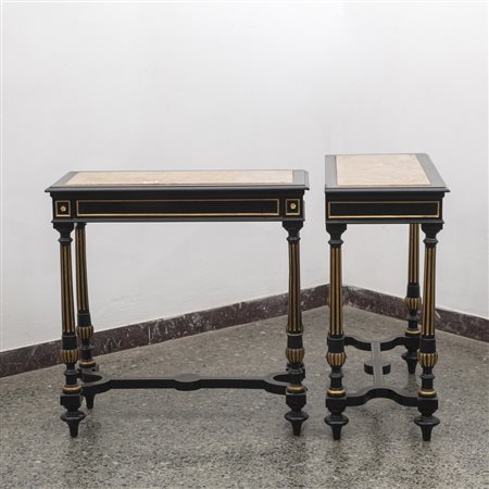 Coppia  di consolle in legno ebanizzato, con piano in marmo e parti dorate