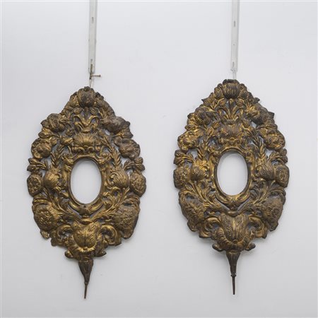 Coppia di ostensori in ottone dorato