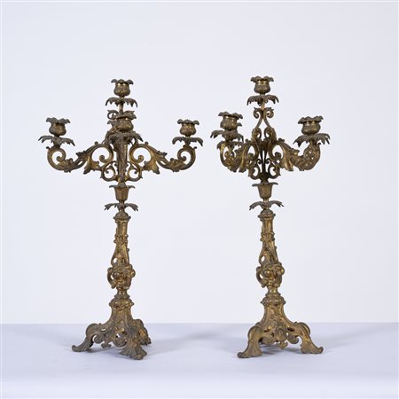Coppia di candelabri in bronzo