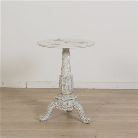 Tavolino in porcellana di Capodimente con decoro policromo