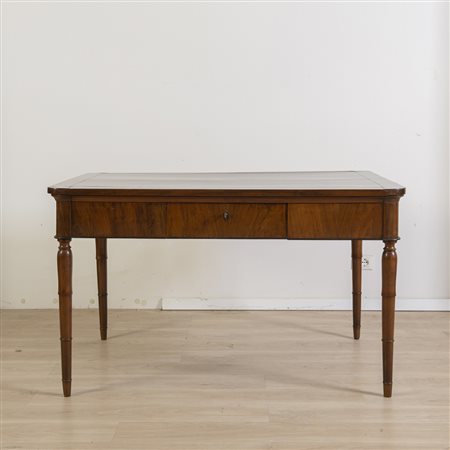 Tavolo scrittoio in noce