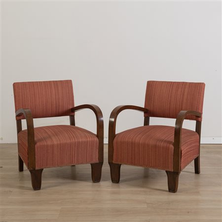 Coppia di poltrone in noce