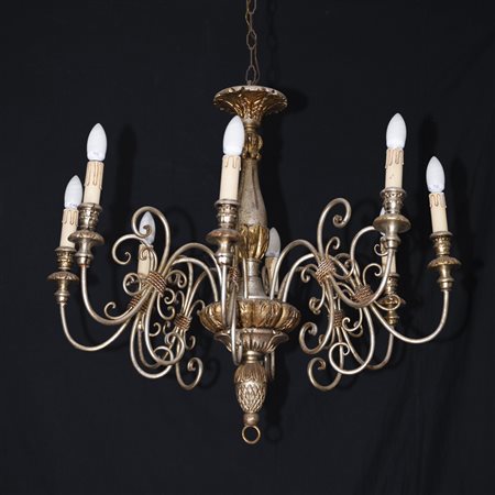 Lampadario a otto luci in legno