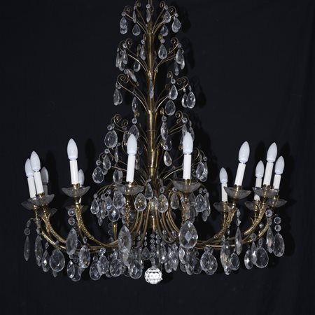 Lampadario a quindici luci con pendenti in cristallo