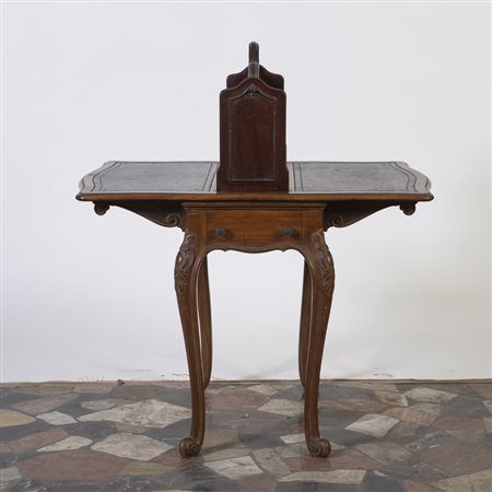 Tavolo scrittoio in noce