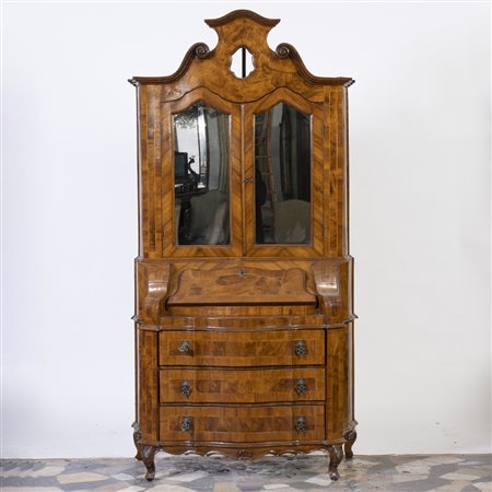 Trumeau in noce in stile settecentesco