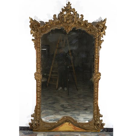 Specchiera in legno intagliato e dorato