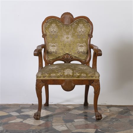 Poltrona in noce in stile Georgiano
