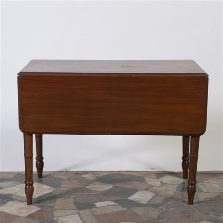 Tavolo a bandelle in mogano