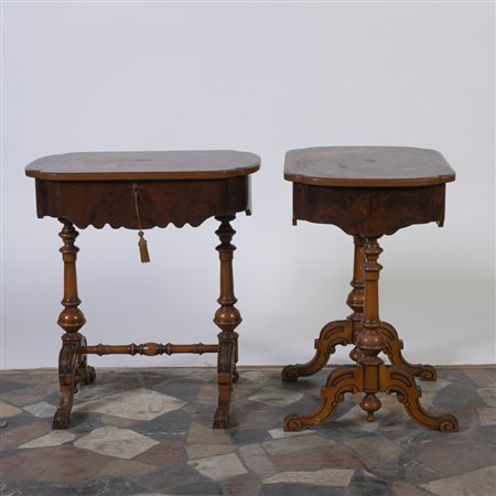 Coppia di tavolini in radica di noce