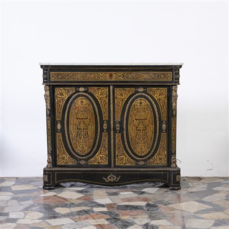 Credenza in stile Boulle in legno ebanizzato con piano in marmo