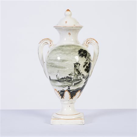 Vaso biansato in ceramica Nove di Bassano, decorato con paesaggio