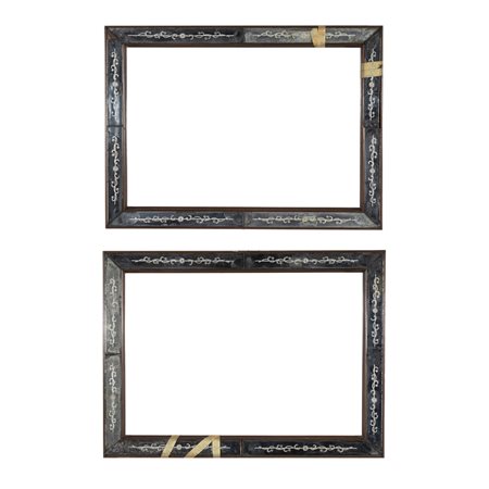 Lotto di quattro cornici a specchio