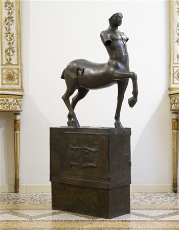Igor Mitoraj "Centauro" 1987
bronzo
cm 139x70x25,5
Firmato e numerato 2/6 
Timbr