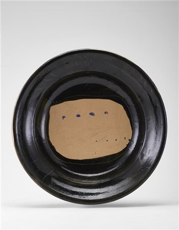 Lucio Fontana "Concetto spaziale" 1958
terracotta ingobbiata dipinta e graffiti